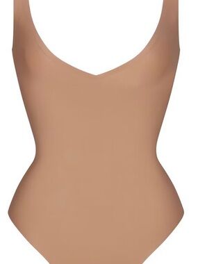 SKIMS UNLINED PLUNGE THONG BODYSUIT - Sienna